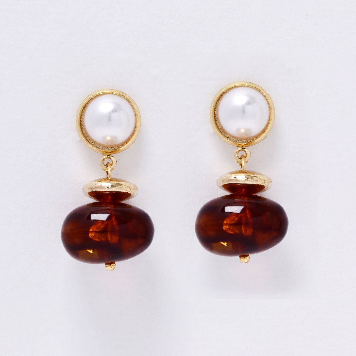 YE7665 - Faux pearl drop stud earring
