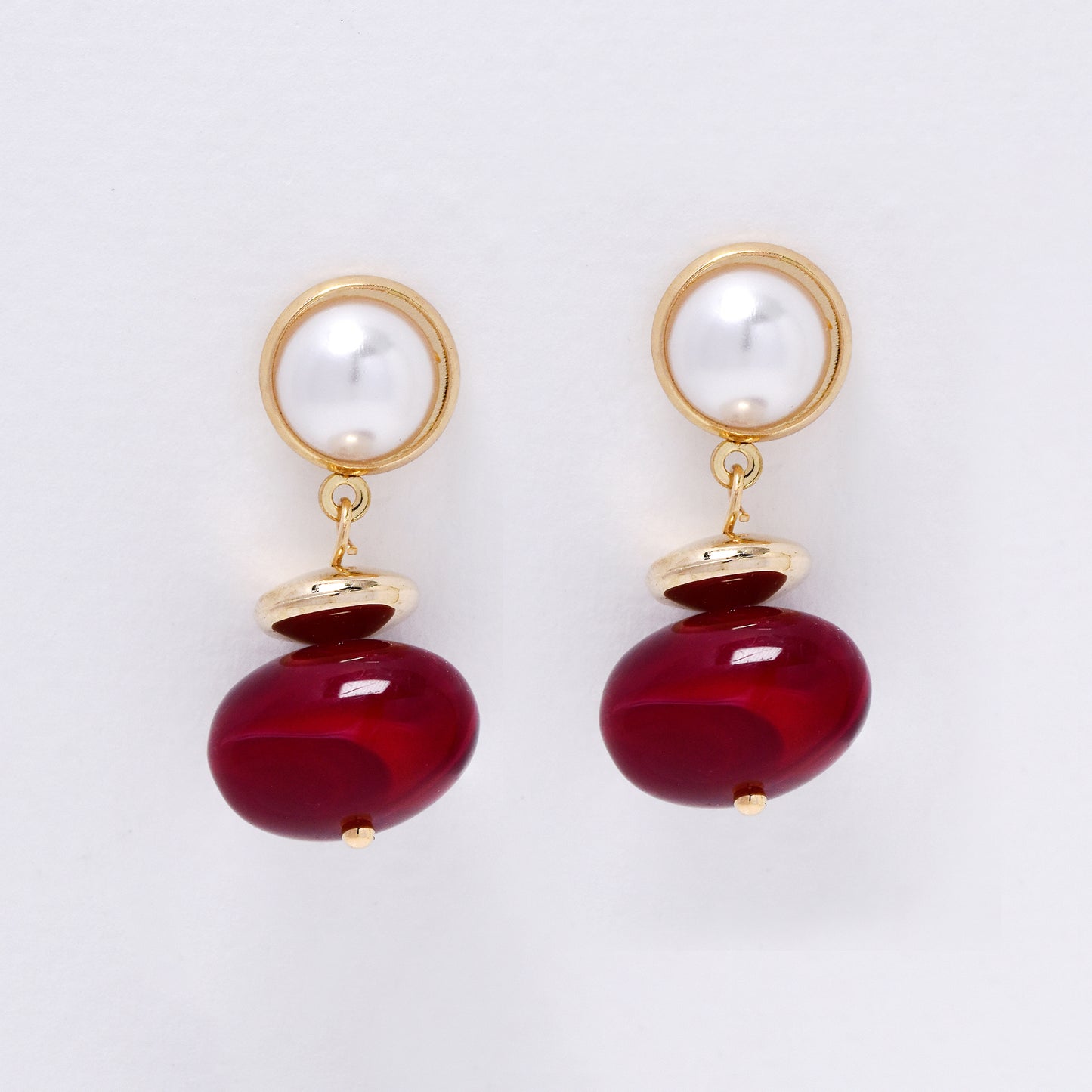 YE7665 - Faux pearl drop stud earring