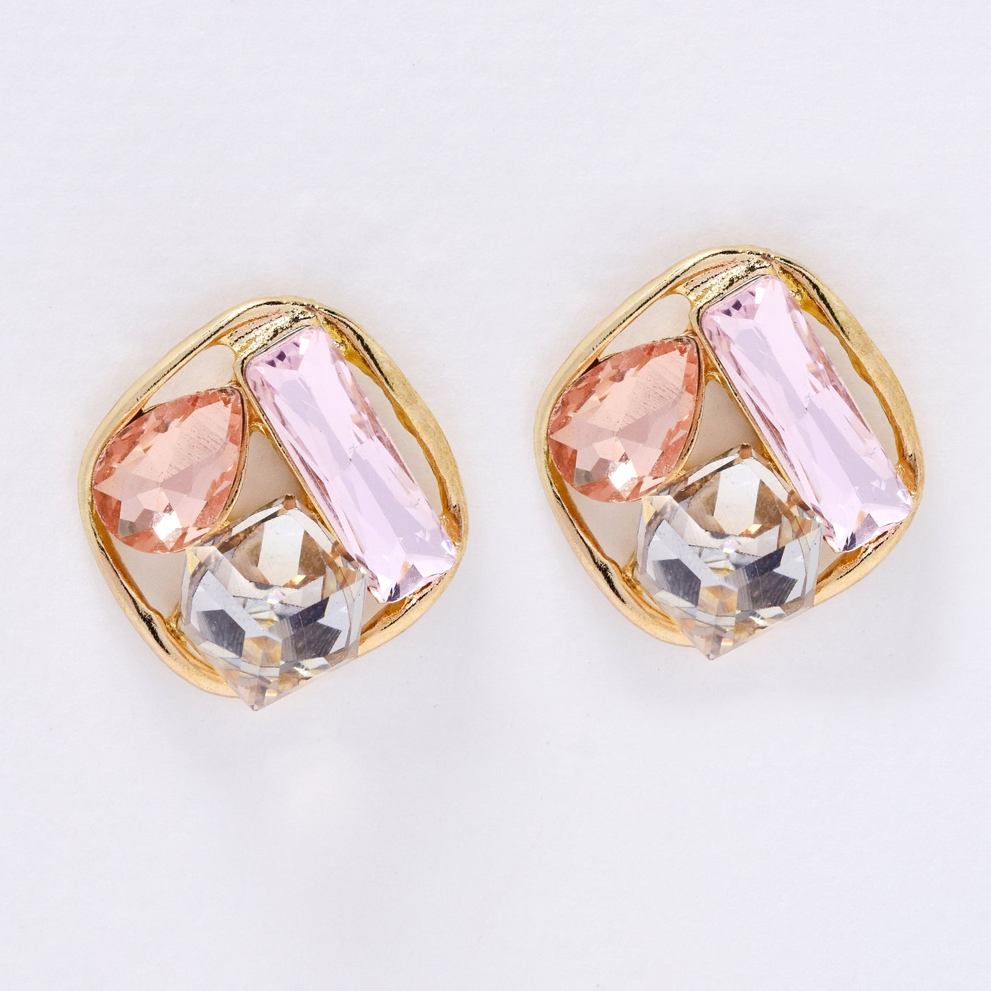 YE7669 - Geometric shaped crystal stud earring