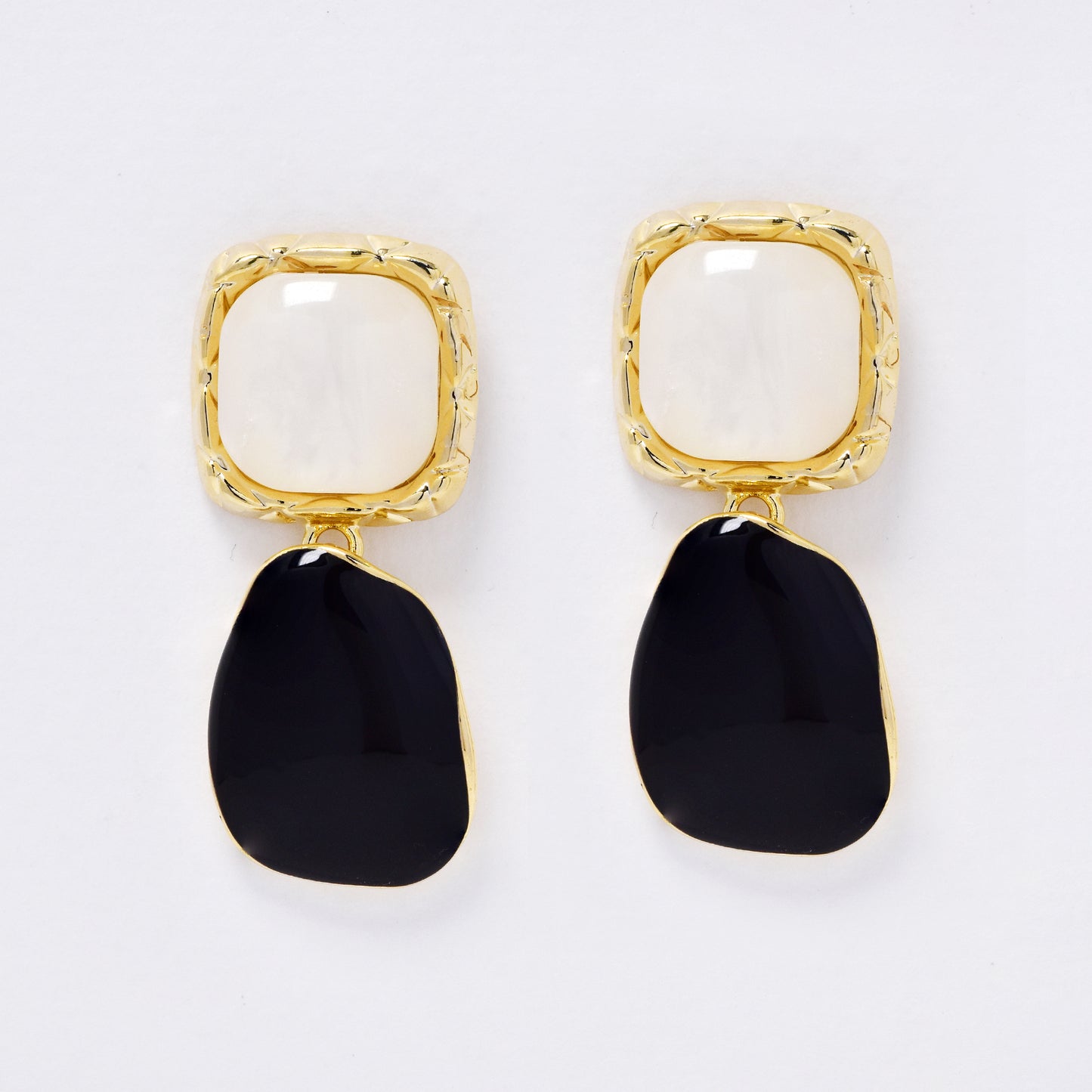 YE7682 - Resin drop stud earring