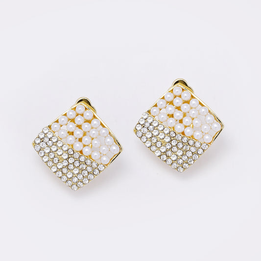 YE7697 - Faux pearl & diamante 18mm clip-on earring