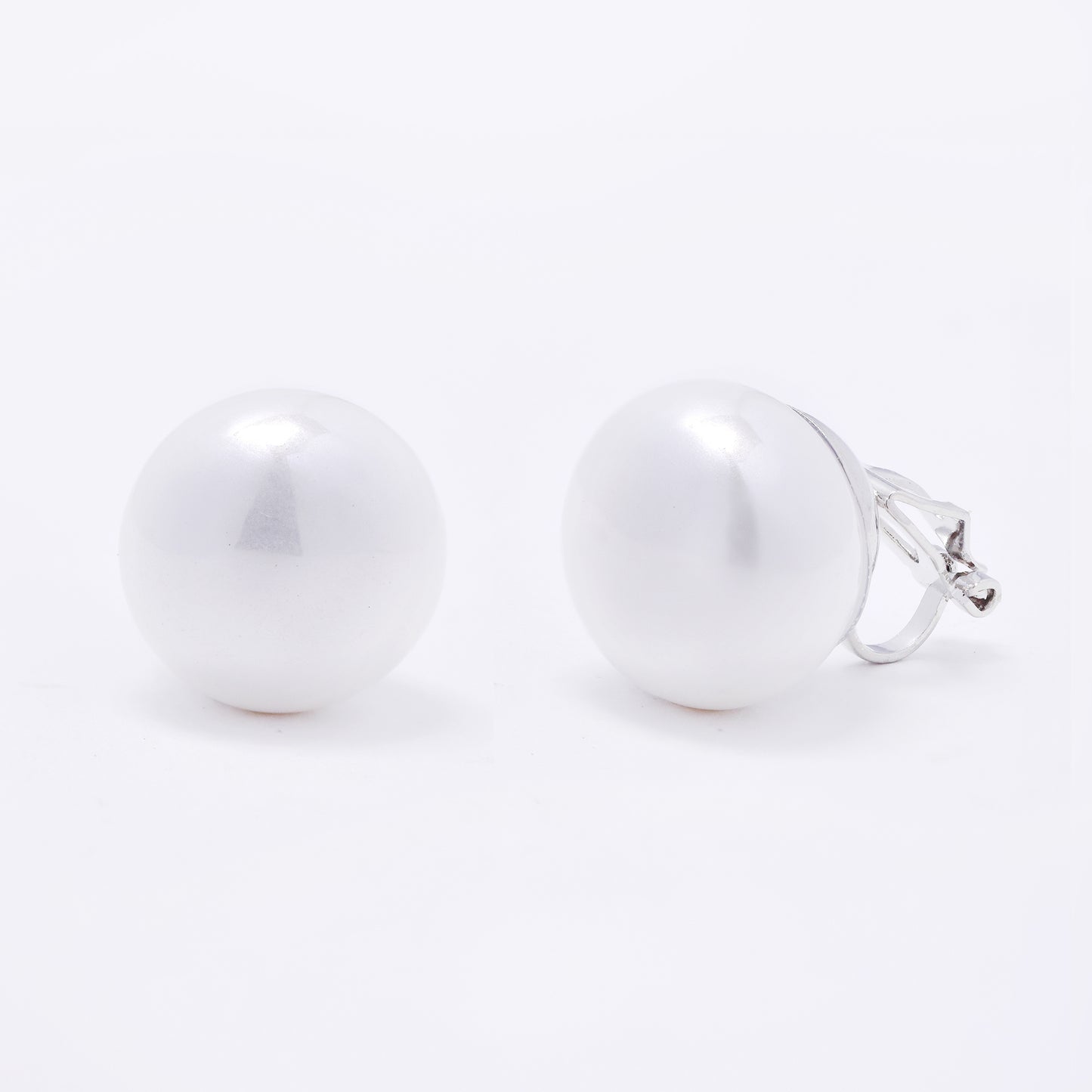 YE7698 - Faux pearl 16mm clip-on earring