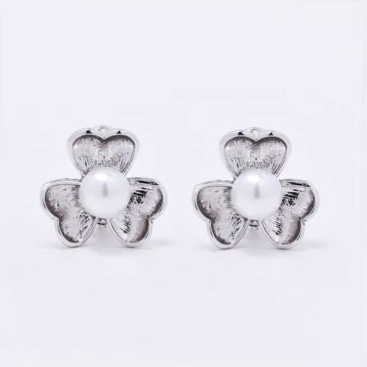 YE7702 - Faux pearl flower clip-on earring