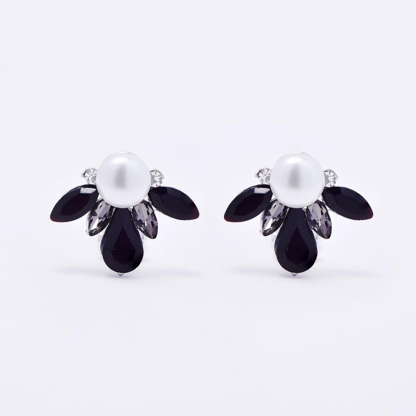 YE7709 - Faux pearl & crystal clip-on earring