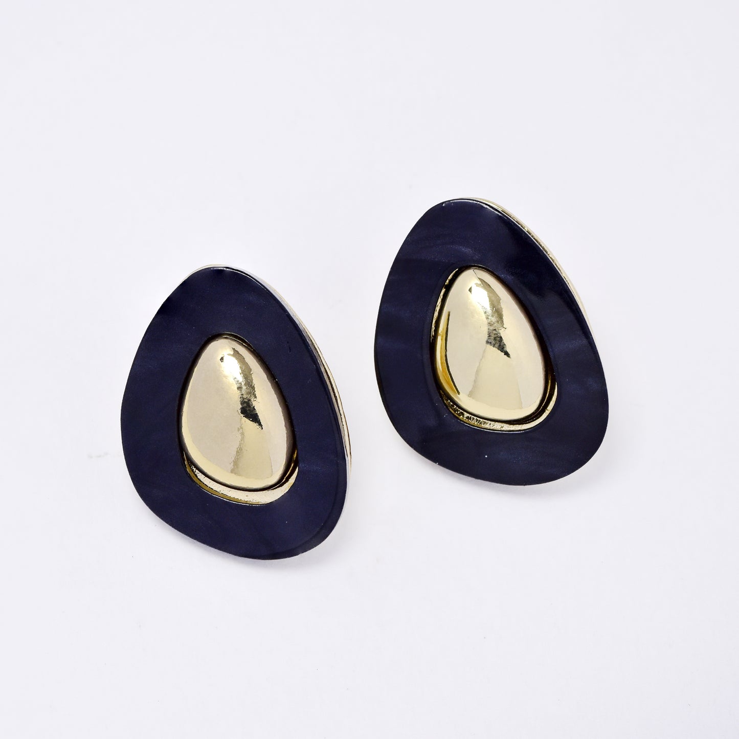 YE7732 - Organic triangle shaped stud earring