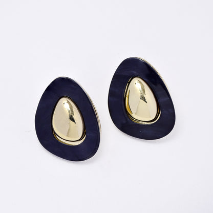 YE7732 - Organic triangle shaped stud earring