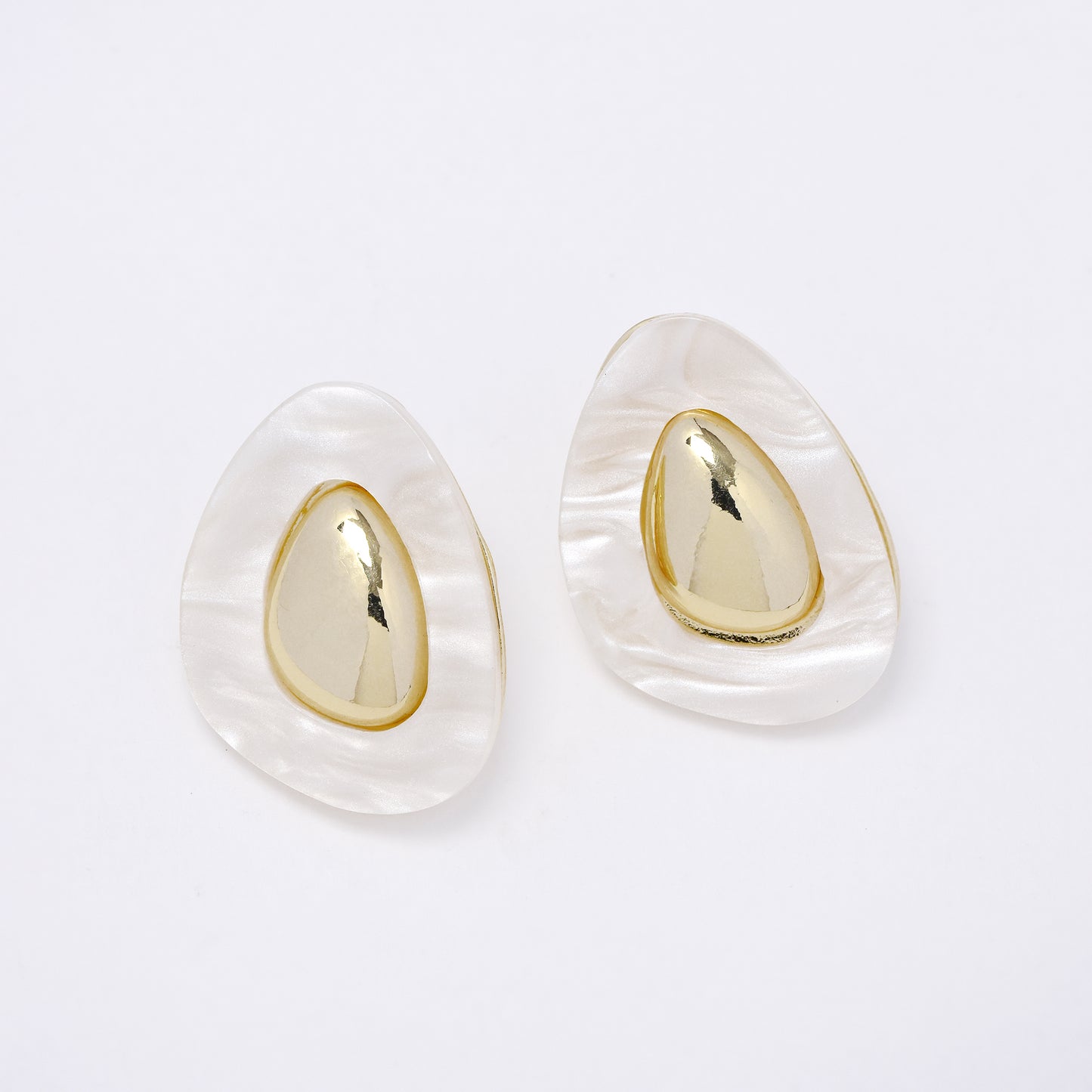 YE7732 - Organic triangle shaped stud earring