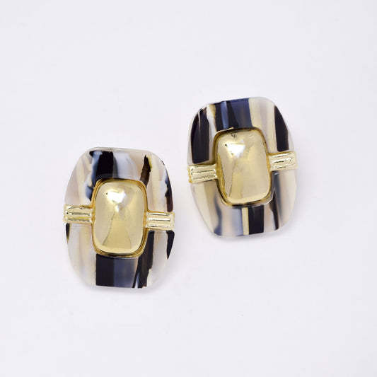 YE7740 - Statement resin stud earring