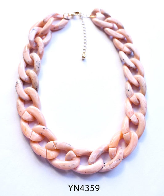 Fashion statement speckled pink large curb necklace - YN4359