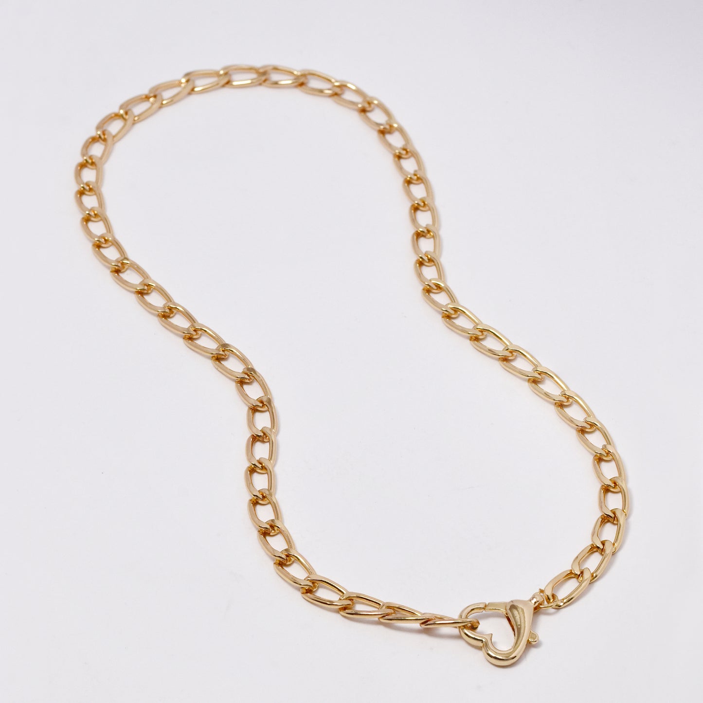 YN5875 - Curb link necklace with heart clasp
