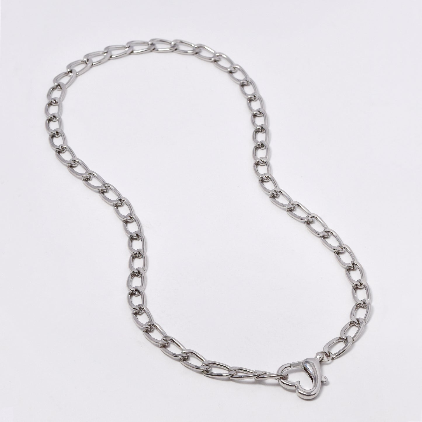 YN5875 - Curb link necklace with heart clasp