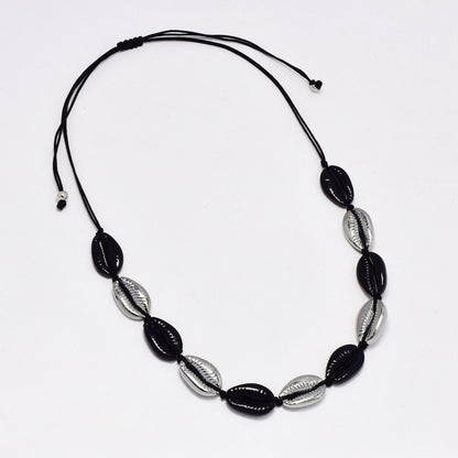 YN6769 - Adjustable cowrie shell necklace