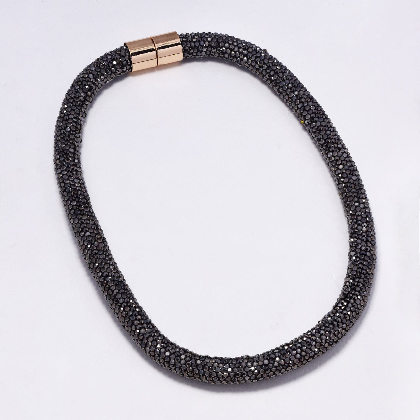 YN7510 - Diamante necklace with magnetic closure