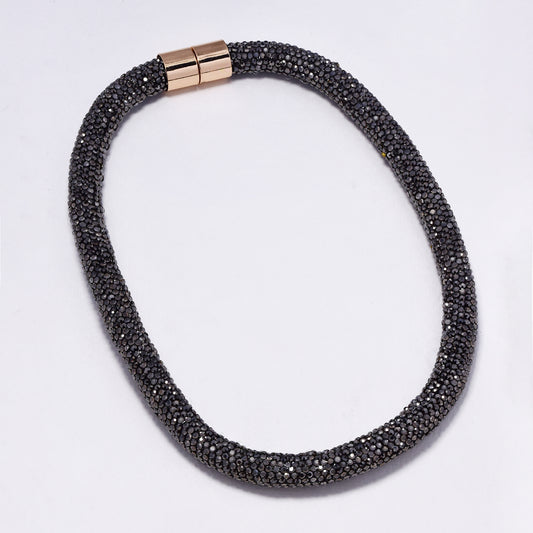 YN7510 - Diamante necklace with magnetic closure