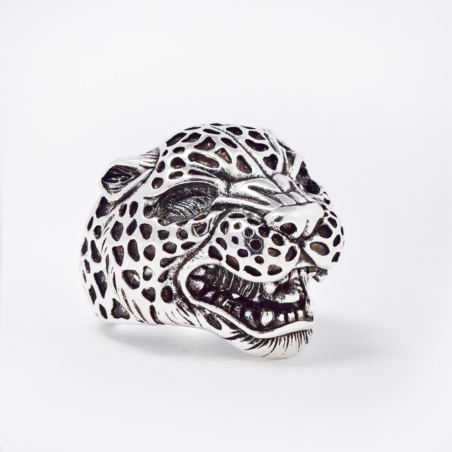 YR5909 - Jaguar's head ring