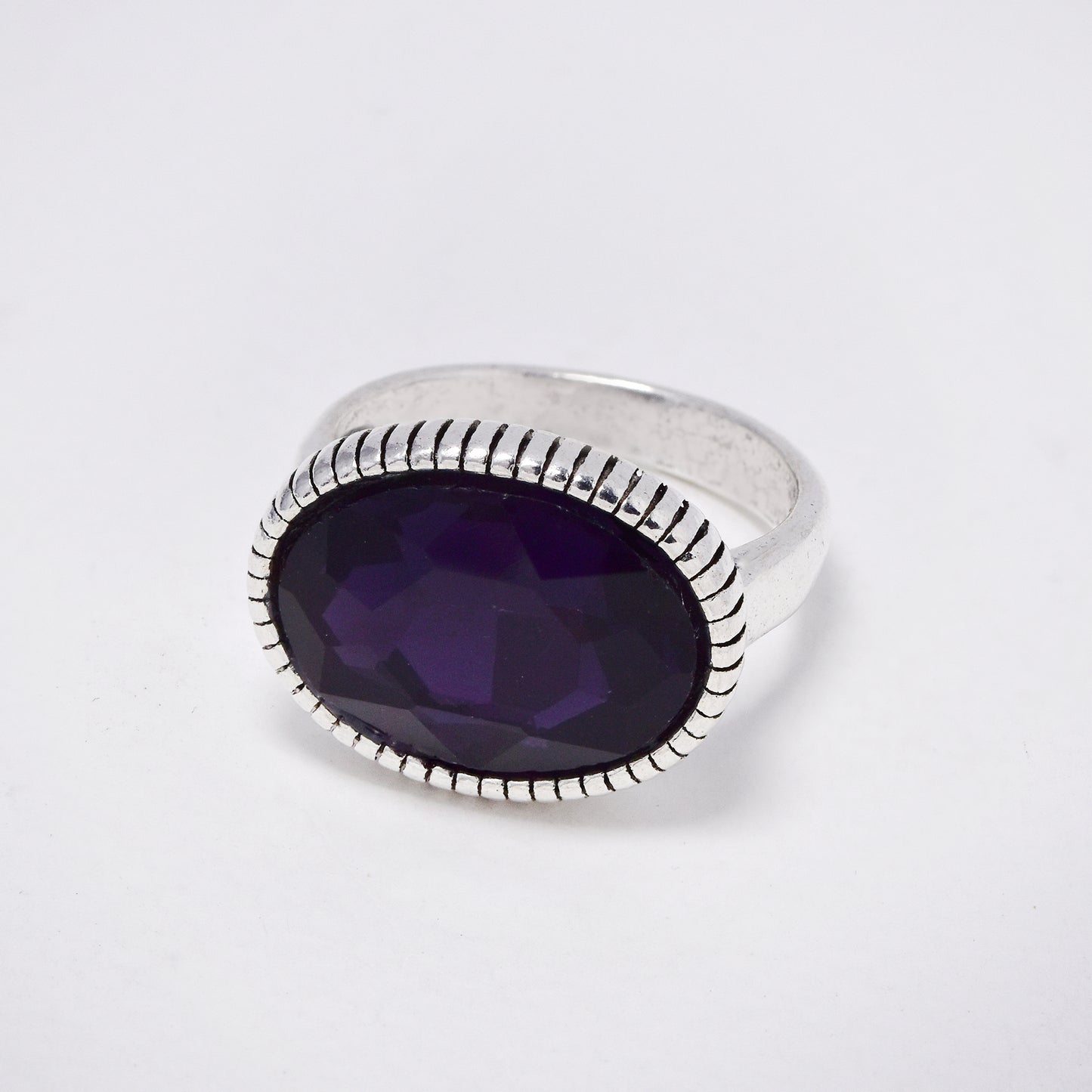 YR6792 - Fashion statement crystal line rim ring