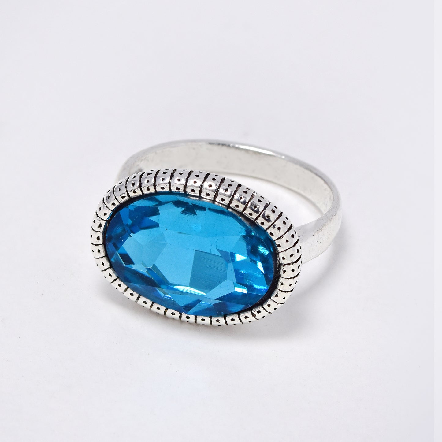 YR6793 - Fashion statement crystal dotted rim ring